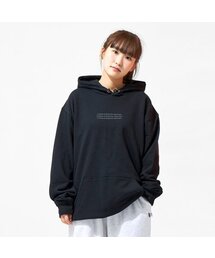 APOSTROPHE COMMA（アポストロフィコンマ）の「CONVEX センター ロゴ フードパーカー (ブラック/チャコール)（パーカー）」