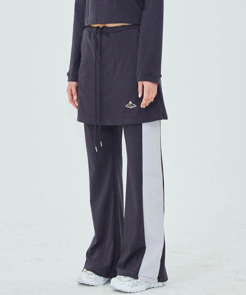 ダークグレーのスピンパンツ（スカートラップパンツ）