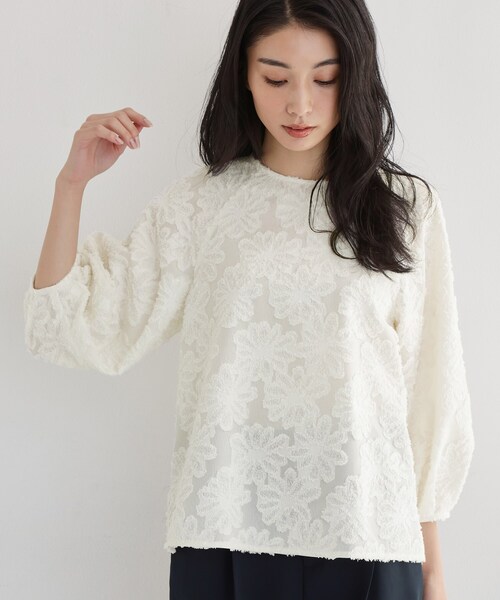 THE SHOP TK （ザ ショップ ティーケー ）の「【フォーマルにもカジュアルにも】花柄ジャカードブラウス（シャツ/ブラウス・レディース・オフホワイト・13/12）」の3枚目の写真