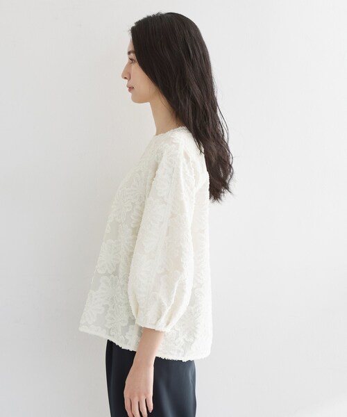 THE SHOP TK （ザ ショップ ティーケー ）の「【フォーマルにもカジュアルにも】花柄ジャカードブラウス（シャツ/ブラウス・レディース・オフホワイト・13/12）」の8枚目の写真