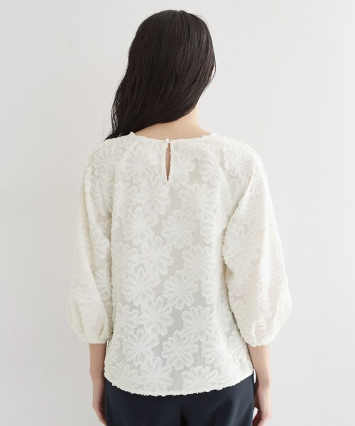 THE SHOP TK （ザ ショップ ティーケー ）の「【フォーマルにもカジュアルにも】花柄ジャカードブラウス（シャツ/ブラウス・レディース・オフホワイト・13/12）」の9枚目の写真