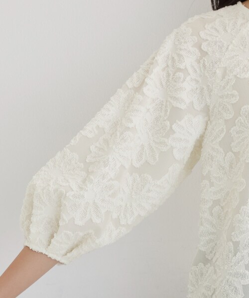 THE SHOP TK （ザ ショップ ティーケー ）の「【フォーマルにもカジュアルにも】花柄ジャカードブラウス（シャツ/ブラウス・レディース・オフホワイト・13/12）」の12枚目の写真