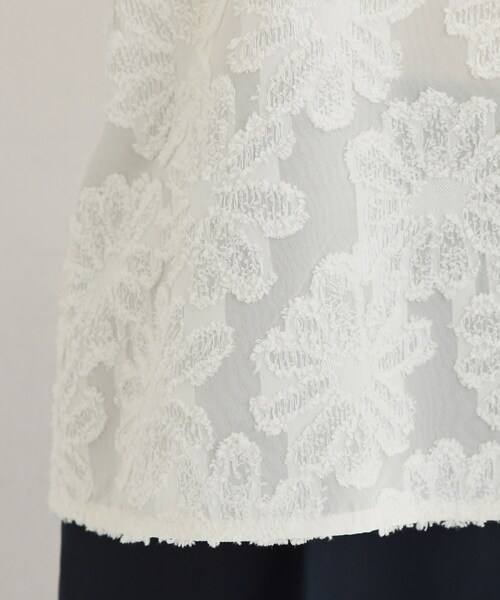 THE SHOP TK （ザ ショップ ティーケー ）の「【フォーマルにもカジュアルにも】花柄ジャカードブラウス（シャツ/ブラウス・レディース・オフホワイト・13/12）」の13枚目の写真
