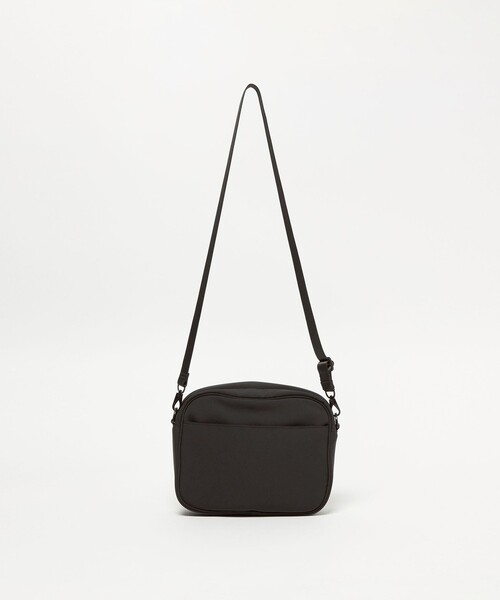 BEAUTY&YOUTH UNITED ARROWS（ビューティーアンドユースユナイテッドアローズ）の「小松マテーレ キューブ ショルダー バッグ ミディアム（ショルダーバッグ・メンズ・ブラック・FREE）」の4枚目の写真