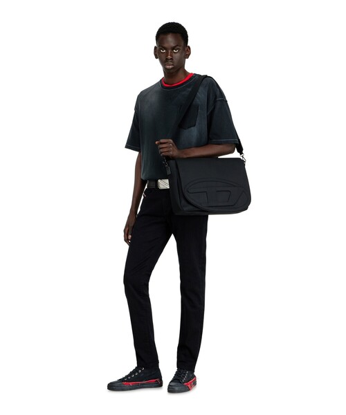DIESEL(ディーゼル)の「メンズ メッセンジャーバッグ 1DR MESSENGER(メッセンジャーバッグ・メンズ・ブラック・UNI)」の2枚目の写真