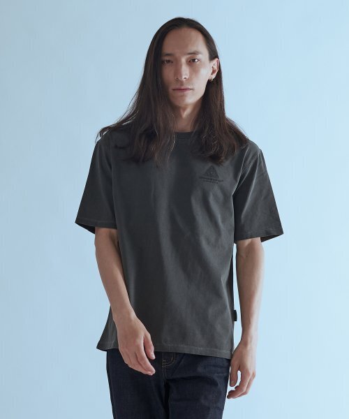 ICONOGRAPHY(アイコノグラフィー)の「PIGMENT PROTOTYPE BK(Tシャツ/カットソー・メンズ・ブラック・LARGE/MEDIUM)」の2枚目の写真