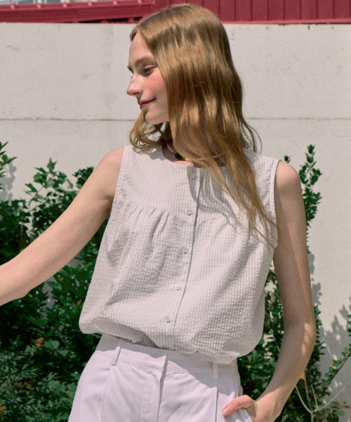 NONLOCAL(ノンローカル)の「Julia Shirring Sleeveless Blouse - Light Blue(シャツ/ブラウス・レディース・その他・FREE)」の1枚目の写真