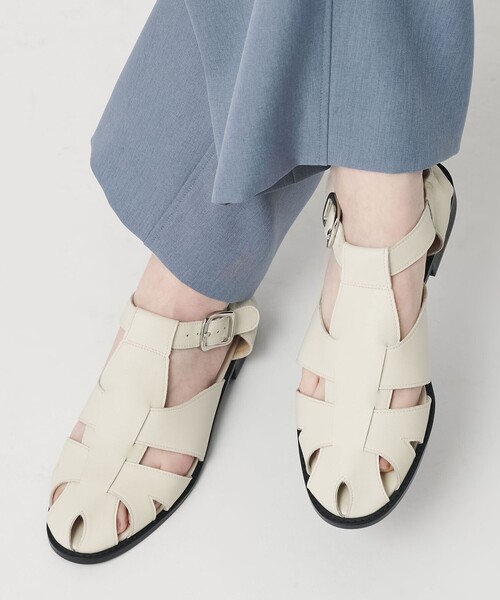 BEAUTY&YOUTH UNITED ARROWS（ビューティーアンドユースユナイテッドアローズ）の「ギャザー グルカサンダル（サンダル・レディース・オフホワイト/ブラック・36/37/38）」の2枚目の写真