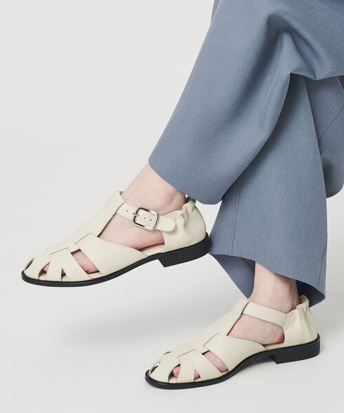 BEAUTY&YOUTH UNITED ARROWS（ビューティーアンドユースユナイテッドアローズ）の「ギャザー グルカサンダル（サンダル・レディース・オフホワイト/ブラック・36/37/38）」の9枚目の写真