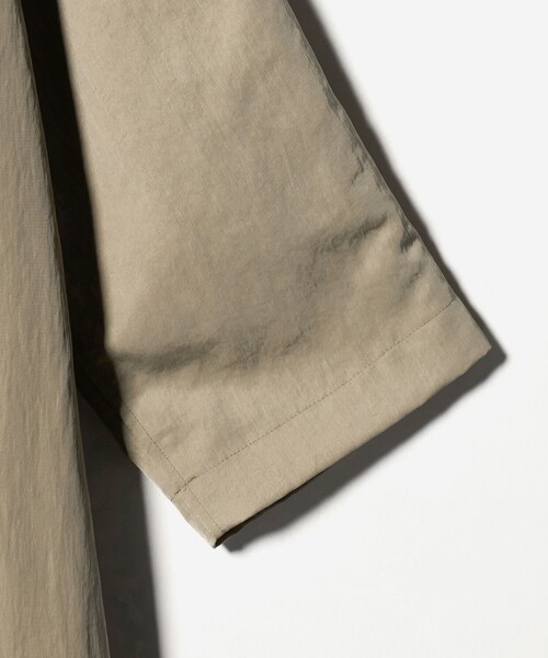 BEAUTY&YOUTH UNITED ARROWS（ビューティーアンドユースユナイテッドアローズ）の「ナイロン ステンカラーコート（ステンカラーコート・レディース・ベージュ/ダークグレー・M/S）」の13枚目の写真