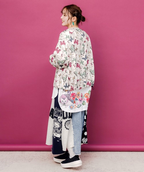 ScoLar(スカラー)の「153752:蝶総柄カーディガン(シャツ/ブラウス・レディース・アイボリー・M)」の4枚目の写真