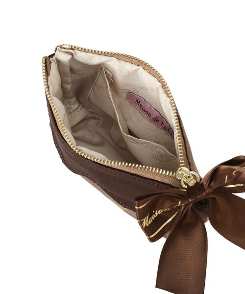 Maison de FLEUR（メゾンドフルール）の「FLEURチョコレートポーチ（ポーチ・レディース・ブラウン・FREE）」の2枚目の写真