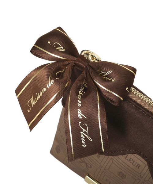 Maison de FLEUR（メゾンドフルール）の「FLEURチョコレートポーチ（ポーチ・レディース・ブラウン・FREE）」の4枚目の写真