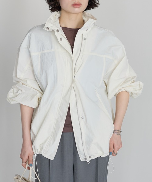 r.（アールドット）の「スタンドカラー　ブルゾン（ブルゾン・レディース・ブラック/ホワイト/ベージュ・FREE）」の2枚目の写真