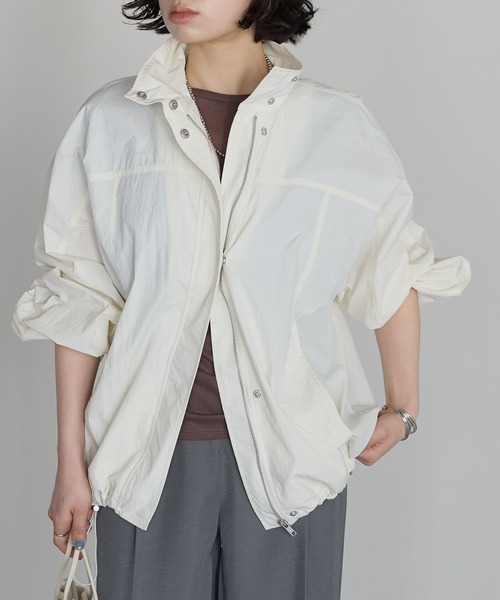 r.（アールドット）の「スタンドカラー　ブルゾン（ブルゾン・レディース・ブラック/ホワイト/ベージュ・FREE）」の6枚目の写真