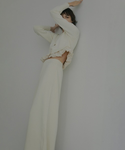MANOF(マノフ)の「V NECK KNIT SET UP(セットアップ・レディース・アイボリー/ブラック・S/M)」の3枚目の写真