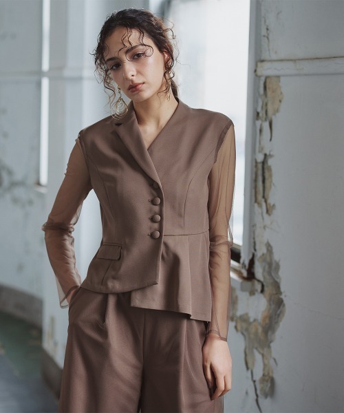 Callarus(カラルス)の「アシメテーラードデザインブラウス+チュールレイヤードデザインパンツセットアップドレス〔Callarus〕(パンツドレス・レディース・ブラウン/チャコール/ブラック・M/L/LL/3L)」の3枚目の写真