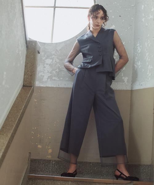 Callarus(カラルス)の「アシメテーラードデザインブラウス+チュールレイヤードデザインパンツセットアップドレス〔Callarus〕(パンツドレス・レディース・ブラウン/チャコール/ブラック・M/L/LL/3L)」の1枚目の写真