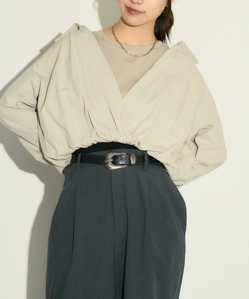 H.TOKYO(エイチトウキョウ)の「ドッキングレイヤード・カシュクールショートブラウス(シャツ/ブラウス・レディース・ベージュ/オフホワイト・FREE)」の12枚目の写真