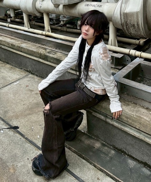 Never mind the XU（ネバーマインドザエックスユー）の「【Never mind the XU】paint graphic henley long sleeve / 【ネバーマインド ザ エックスユー】ペイントグラフィックヘンリーロンT（Tシャツ/カットソー・メンズ・ホワイト・M）」の5枚目の写真