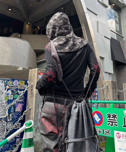 Never mind the XU(ネバーマインドザエックスユー)の「【Never mind the XU】paint graphic henley long sleeve / 【ネバーマインド ザ エックスユー】ペイントグラフィックヘンリーロンT <着用動画あり>(Tシャツ/カットソー・メンズ・ホワイト/ブラック・M)」の21枚目の写真