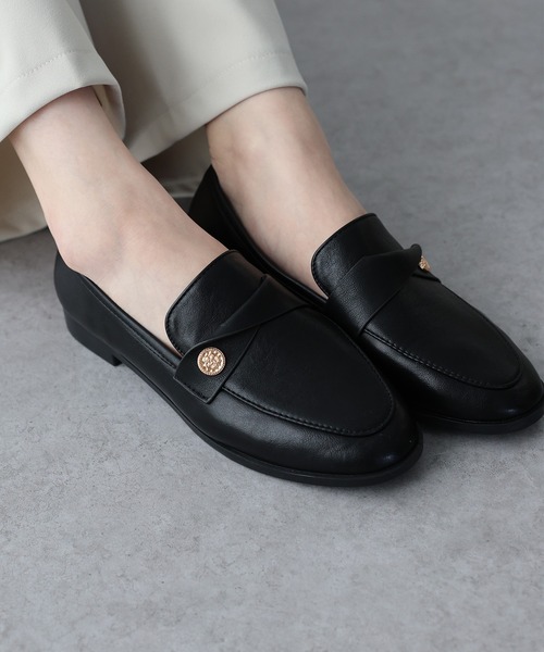 BLUEEAST（ブルーイースト）の「ゴールドモチーフローファー（ローファー・レディース・アイボリー/ベージュ/ブラック・MEDIUM/LARGE）」の2枚目の写真