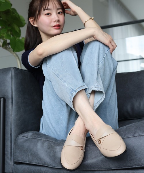 BLUEEAST(ブルーイースト)の「ゴールドモチーフローファー(ローファー・レディース・アイボリー/ベージュ/ブラック・MEDIUM/LARGE)」の15枚目の写真