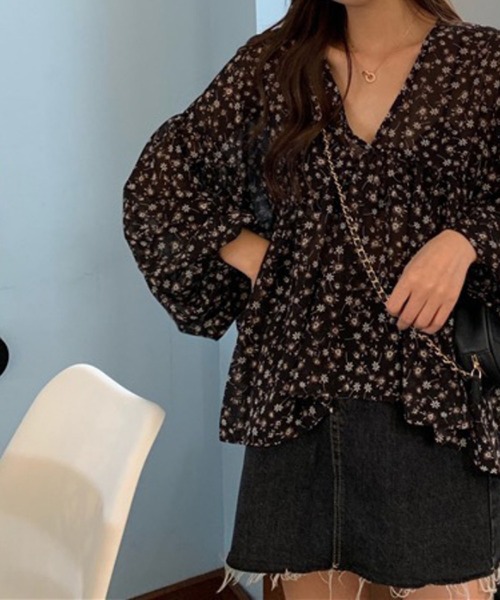 shyam inspiration(シャムインスピレーション)の「小花柄シアーギャザーブラウス(シャツ/ブラウス・レディース・ブラック/レッド・M/L)」の14枚目の写真
