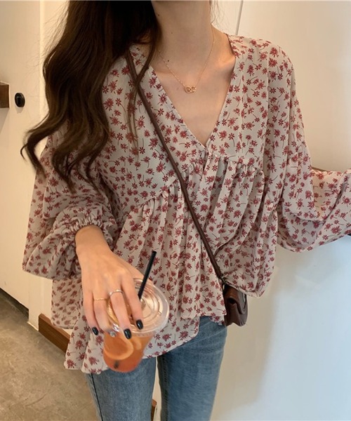 shyam inspiration(シャムインスピレーション)の「小花柄シアーギャザーブラウス(シャツ/ブラウス・レディース・ブラック/レッド・M/L)」の6枚目の写真
