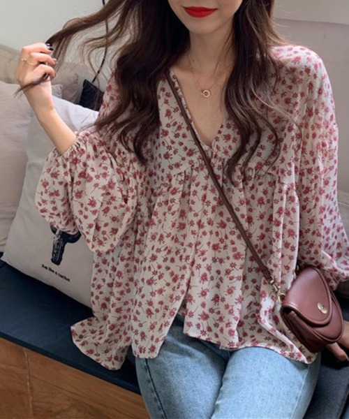 shyam inspiration(シャムインスピレーション)の「小花柄シアーギャザーブラウス(シャツ/ブラウス・レディース・ブラック/レッド・M/L)」の7枚目の写真