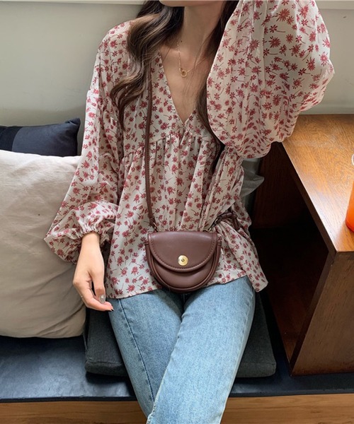 shyam inspiration(シャムインスピレーション)の「小花柄シアーギャザーブラウス(シャツ/ブラウス・レディース・ブラック/レッド・M/L)」の9枚目の写真