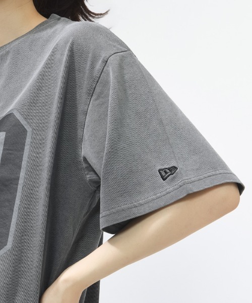 NEW ERA(ニューエラ)の「ニューエラ WS SS OS GARMENT DYE CT TEE CHA(Tシャツ/カットソー・レディース・チャコールグレー・M/S)」の5枚目の写真