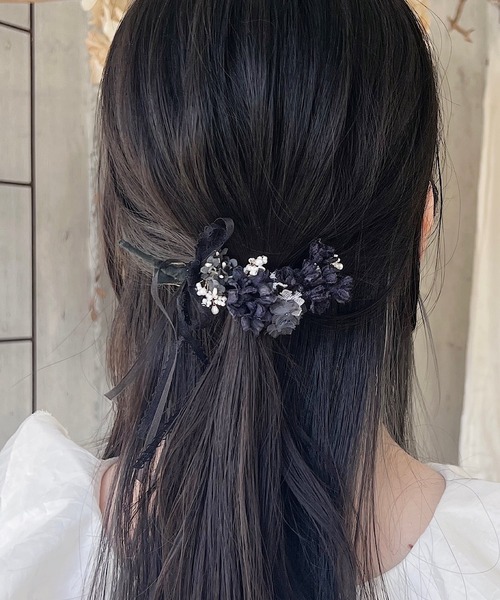 m.soeur(エムスール)の「ランタナとガラスビーズのクリップ(バレッタ/ヘアクリップ・レディース・ブラック/グレー/ホワイト・FREE)」の2枚目の写真