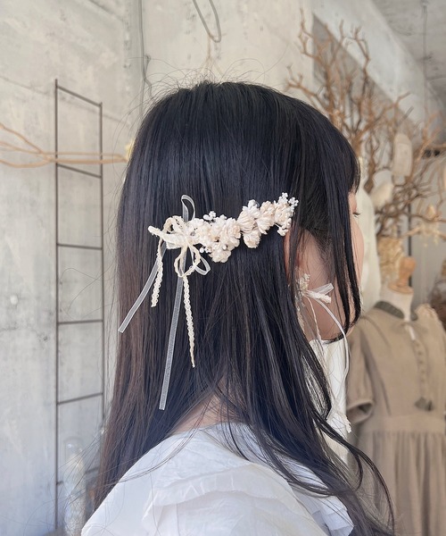 m.soeur(エムスール)の「ランタナとガラスビーズのクリップ(バレッタ/ヘアクリップ・レディース・ブラック/グレー/ホワイト・FREE)」の9枚目の写真