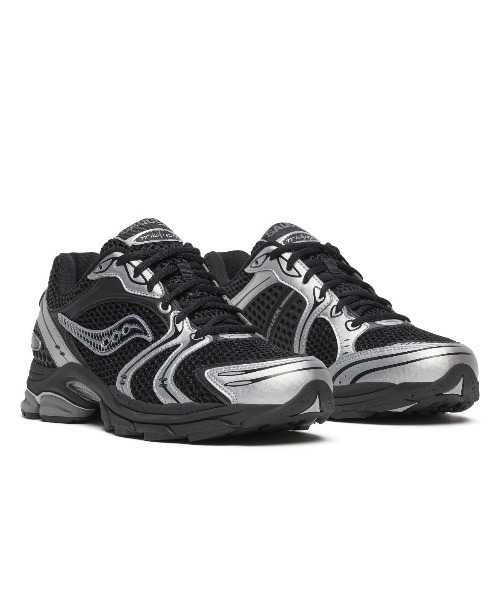 Kinetics(キネティクス)の「Saucony PROGRID TRIUMPH 4(サッカニー プログリッド トライアンフ 4)(スニーカー・メンズ・ホワイト系/ブラック系・28cm/28.5cm/29cm/26cm/26.5cm/27cm/27.5cm)」の1枚目の写真