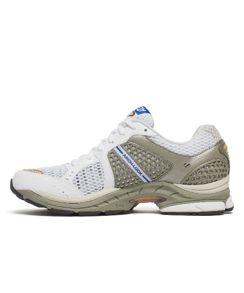 Kinetics(キネティクス)の「Saucony PROGRID TRIUMPH 4(サッカニー プログリッド トライアンフ 4)(スニーカー・メンズ・ホワイト系/ブラック系・28cm/28.5cm/29cm/26cm/26.5cm/27cm/27.5cm)」の4枚目の写真