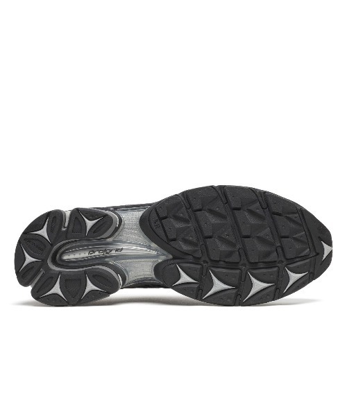 Kinetics(キネティクス)の「Saucony PROGRID TRIUMPH 4(サッカニー プログリッド トライアンフ 4)(スニーカー・メンズ・ホワイト系/ブラック系・28cm/28.5cm/29cm/26cm/26.5cm/27cm/27.5cm)」の10枚目の写真