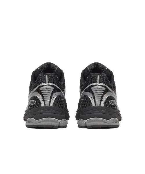 Kinetics(キネティクス)の「Saucony PROGRID TRIUMPH 4(サッカニー プログリッド トライアンフ 4)(スニーカー・メンズ・ホワイト系/ブラック系・28cm/28.5cm/29cm/26cm/26.5cm/27cm/27.5cm)」の12枚目の写真