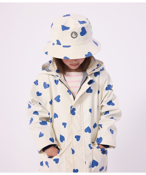 PETIT BATEAU(プチバトー)の「ハートプリントクロシェ(ハット・キッズ・ホワイト×ブルー・4YEAR/8YEAR/12YEAR)」の1枚目の写真
