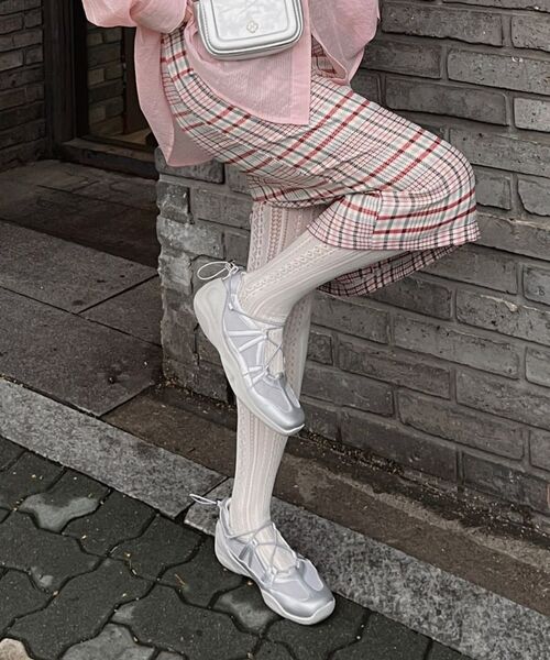 ELIZABETH STUART(エリザベスステュアート)の「ハートストリングフラットメリージェーンスニーカーEBAL157117(バレエシューズ・レディース・シルバー/ブラック×ブラック/ブラック/ブラックミックス/ライム/ブラウン・36/37/38/39/40)」の21枚目の写真