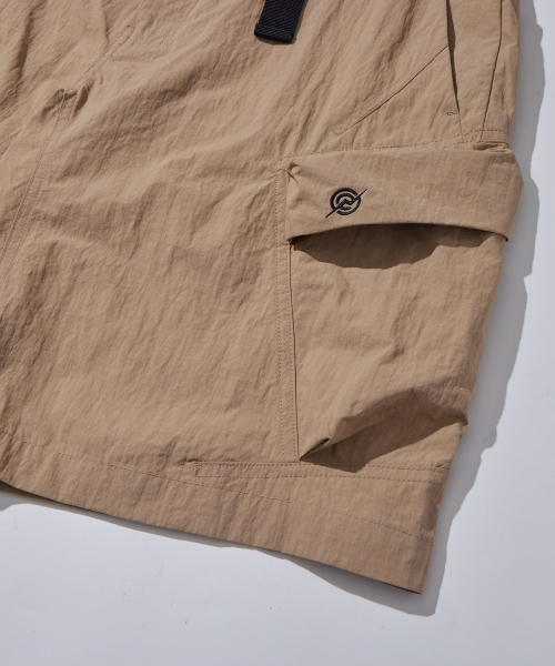 KALAPATTHAR(カラパタール)の「Nylon Taslan Belted Cargo Shorts - Beige(その他パンツ・メンズ・その他・MEDIUM/LARGE/X-LARGE)」の2枚目の写真