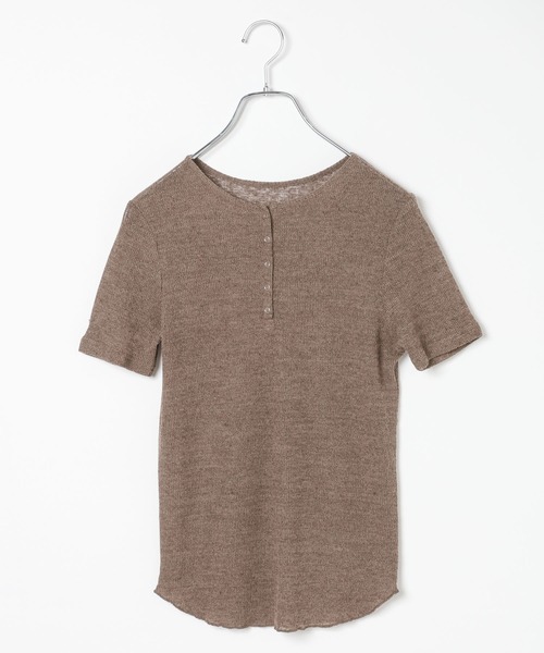 PAGEBOY（ページボーイ）の「フローズンヘンリープルオーバーショートスリーブ【そのままでも重ねて着ても使える】（Tシャツ/カットソー・レディース・グレー/オフホワイト/レッド/ブラック/ブルー/ブラウン・FREE）」の4枚目の写真