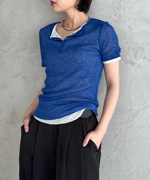 PAGEBOY（ページボーイ）の「フローズンヘンリープルオーバーショートスリーブ【そのままでも重ねて着ても使える】（Tシャツ/カットソー・レディース・グレー/オフホワイト/レッド/ブラック/ブルー/ブラウン・FREE）」の5枚目の写真