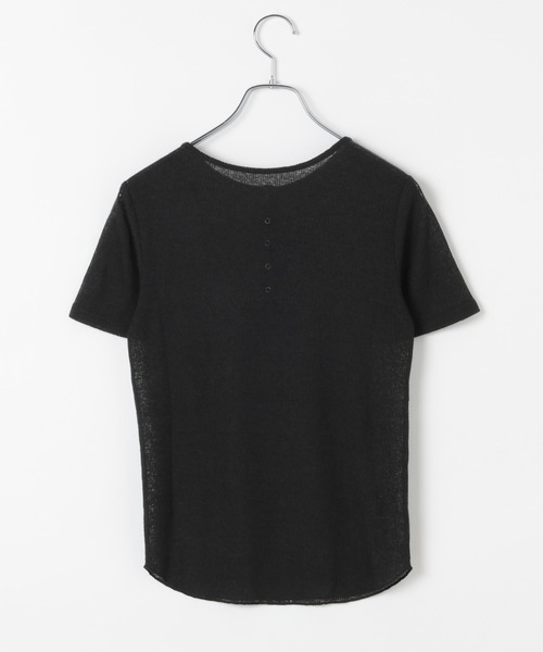 PAGEBOY（ページボーイ）の「フローズンヘンリープルオーバーショートスリーブ【そのままでも重ねて着ても使える】（Tシャツ/カットソー・レディース・グレー/オフホワイト/レッド/ブラック/ブルー/ブラウン・FREE）」の17枚目の写真