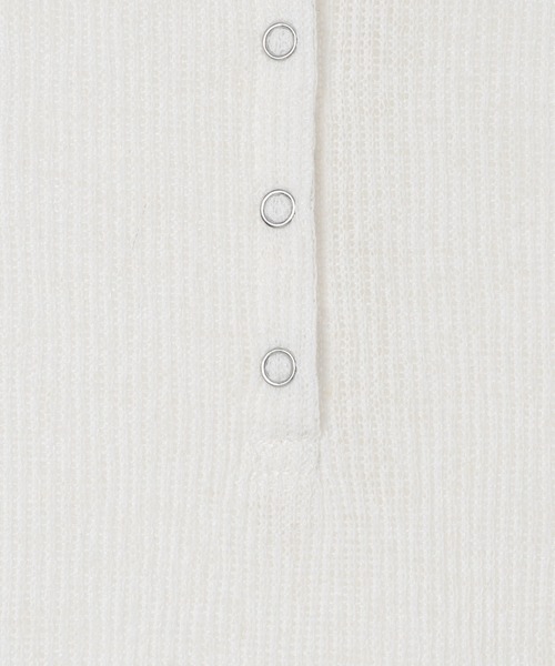 PAGEBOY（ページボーイ）の「フローズンヘンリープルオーバーショートスリーブ【そのままでも重ねて着ても使える】（Tシャツ/カットソー・レディース・グレー/オフホワイト/レッド/ブラック/ブルー/ブラウン・FREE）」の21枚目の写真