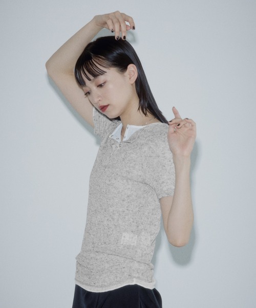 PAGEBOY（ページボーイ）の「フローズンヘンリープルオーバーショートスリーブ【そのままでも重ねて着ても使える】（Tシャツ/カットソー・レディース・グレー/オフホワイト/レッド/ブラック/ブルー/ブラウン・FREE）」の11枚目の写真