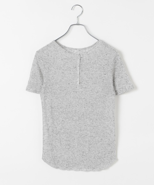 PAGEBOY（ページボーイ）の「フローズンヘンリープルオーバーショートスリーブ【そのままでも重ねて着ても使える】（Tシャツ/カットソー・レディース・グレー/オフホワイト/レッド/ブラック/ブルー/ブラウン・FREE）」の19枚目の写真