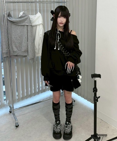 Never mind the XU / Chikashitsu+(ネバーマインド ザ エックスユー / チカシツプラス)の「【nmtc+】border culotte skirt / 【エヌエムティーシープラス】ボーダーキュロットスカート <着用動画あり>(スカート・レディース・グレー/ブラック・ONE SIZE)」の5枚目の写真