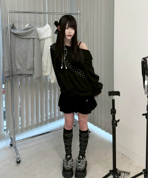 Never mind the XU / Chikashitsu+(ネバーマインド ザ エックスユー / チカシツプラス)の「【nmtc+】border culotte skirt / 【エヌエムティーシープラス】ボーダーキュロットスカート <着用動画あり>(スカート・レディース・グレー/ブラック・ONE SIZE)」の4枚目の写真
