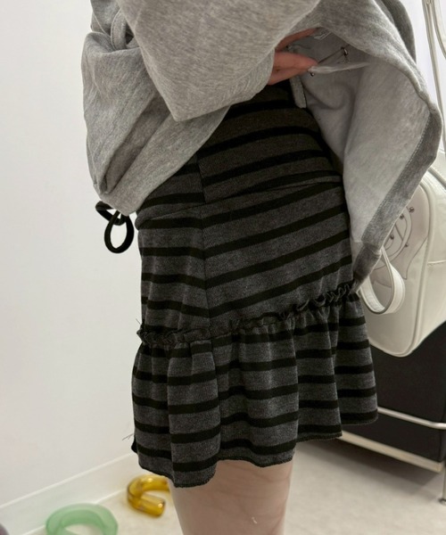 Never mind the XU / Chikashitsu+(ネバーマインド ザ エックスユー / チカシツプラス)の「【nmtc+】border culotte skirt / 【エヌエムティーシープラス】ボーダーキュロットスカート <着用動画あり>(スカート・レディース・グレー/ブラック・ONE SIZE)」の19枚目の写真